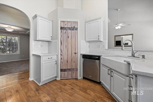 Building Photo - Great 4 bedroom plus bonus room
