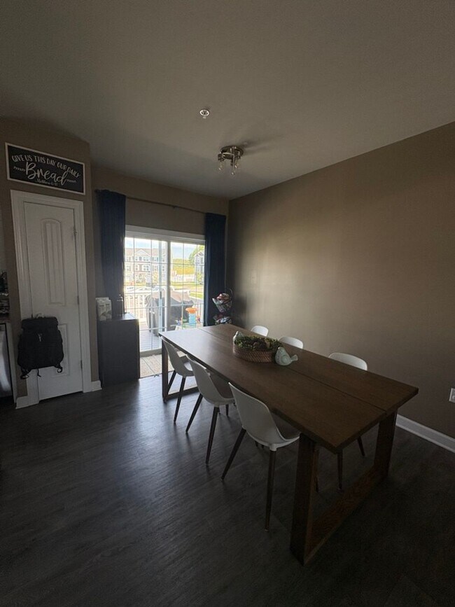 Building Photo - Beautiful townhome for rent in Hudson Ridge
