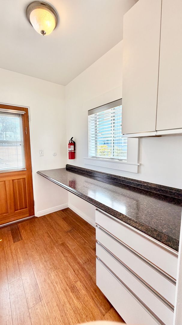 Building Photo - Darling Single Story Home, Blocks from the Beach, Amazing Location, & Close to Everything!