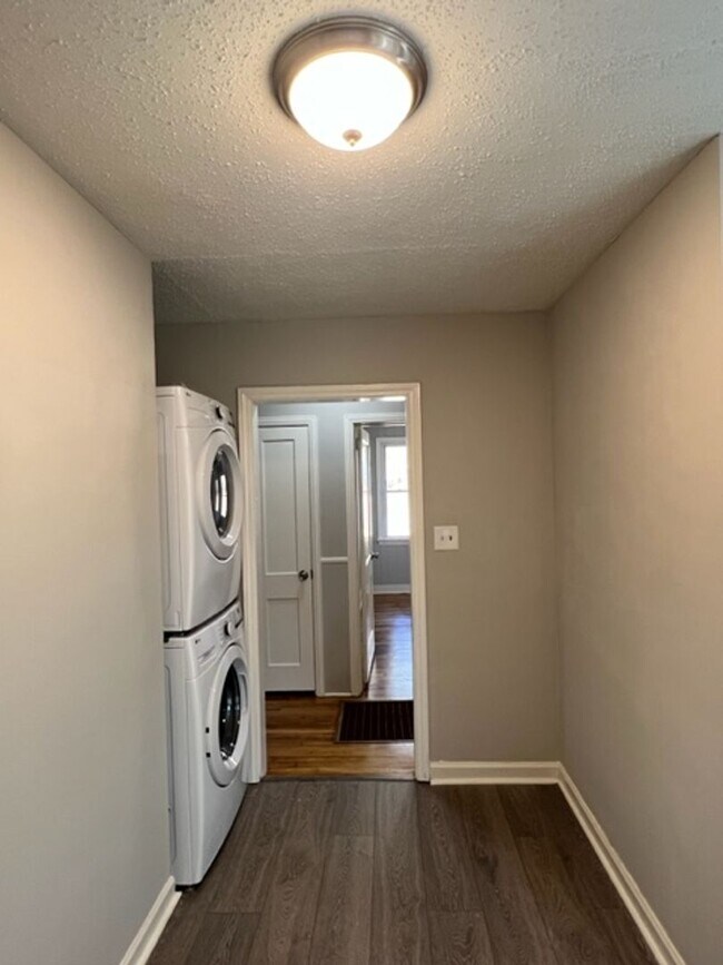 Building Photo - Tons of curb appeal! Close to downtown Spa...
