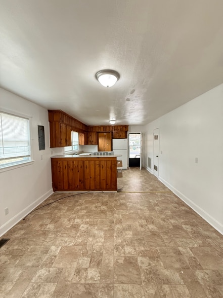 Building Photo - 51 Carey St