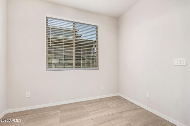 Building Photo - 8828 W Palo Verde Dr