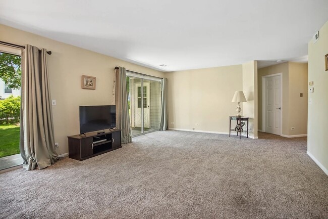 Building Photo - 321 Pembroke Ct