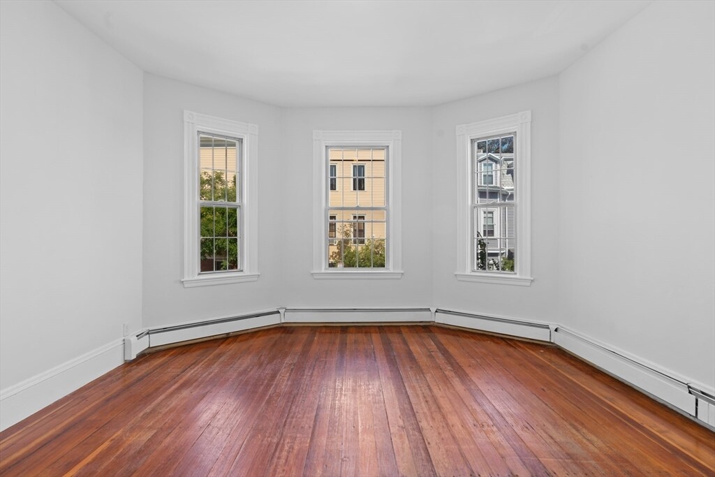 Building Photo - 401 E 7th St