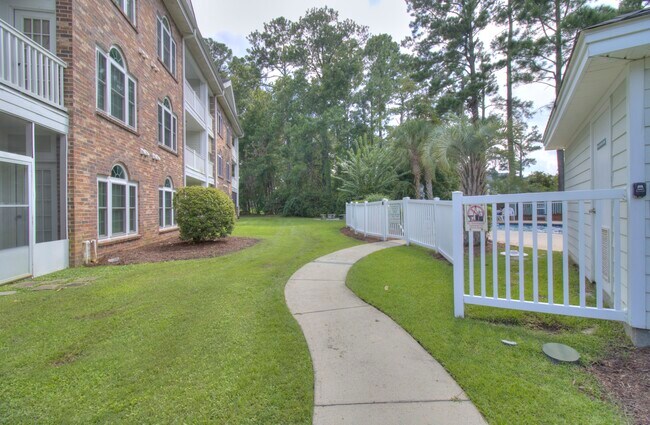 Building Photo - 682 Riverwalk Dr