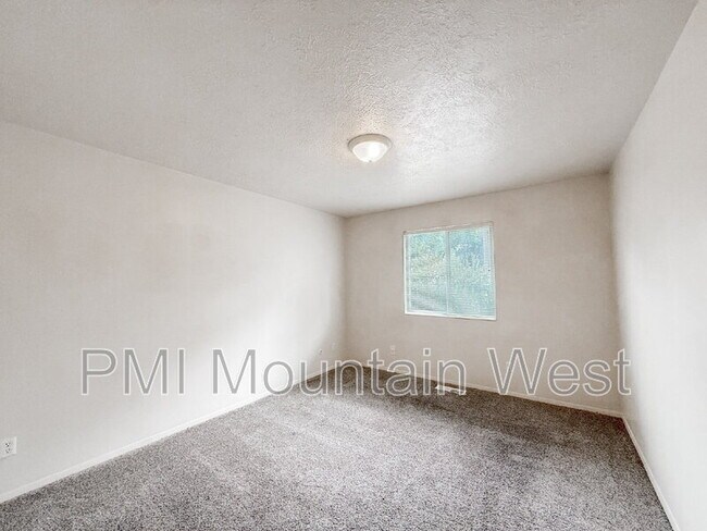 Building Photo - 142 N 200 W