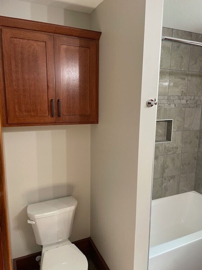 Building Photo - Remodeled 5 Bedroom Home in Foley!