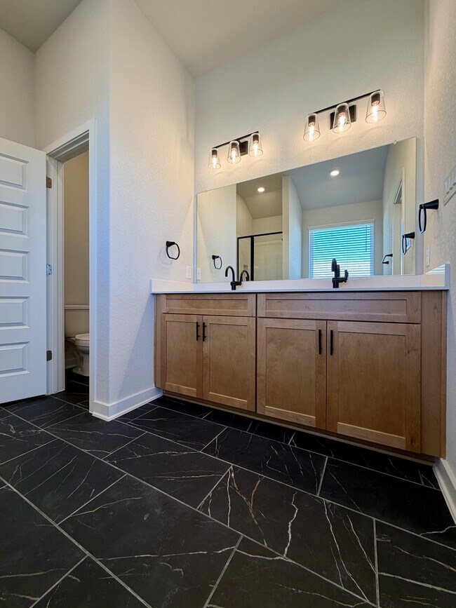 Building Photo - 14427 Inspiration Pt