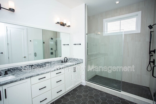 Building Photo - 7 Cole Pl