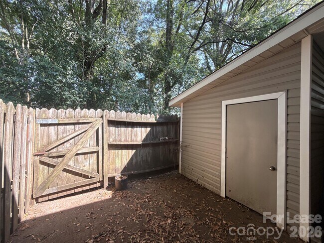 Building Photo - 1613 N Sharon Amity Rd