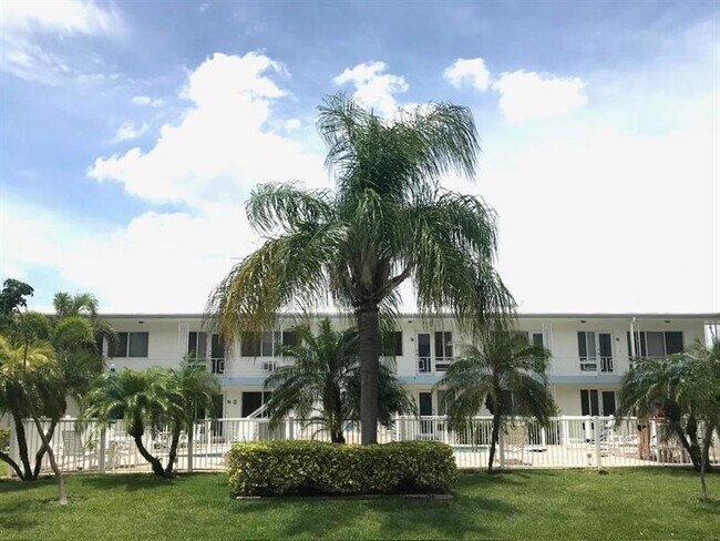 Building Photo - 3201 SE 12th St