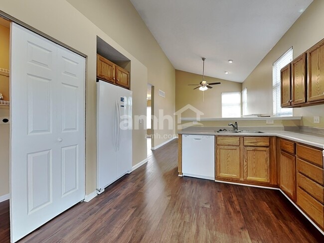 Building Photo - 4695 Woodfield Dr