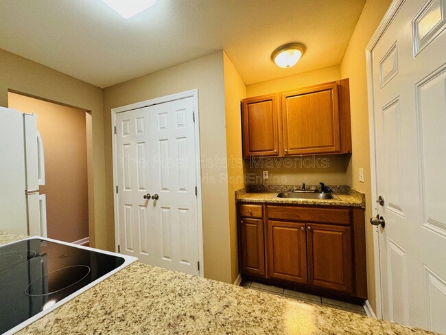 Building Photo - 4619 Kirkland Ave