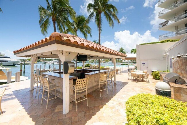 Building Photo - 1 Las Olas Cir