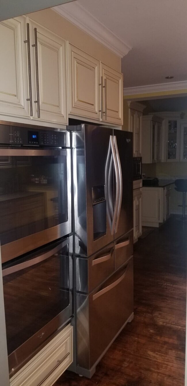 KITCHEN - 15 Overland Ave