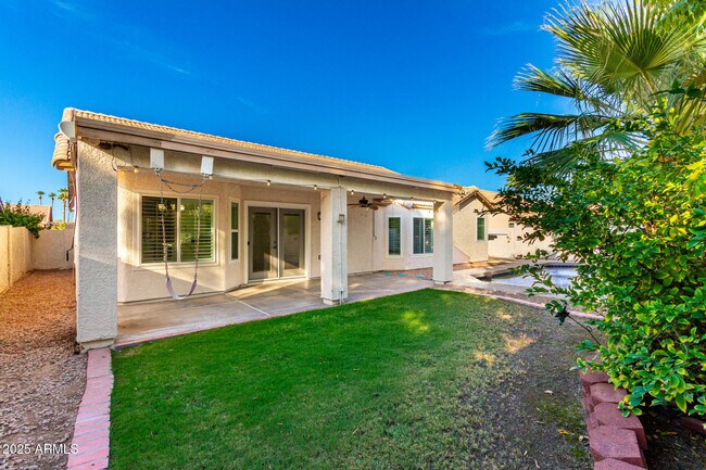 Building Photo - 1825 E Arabian Dr