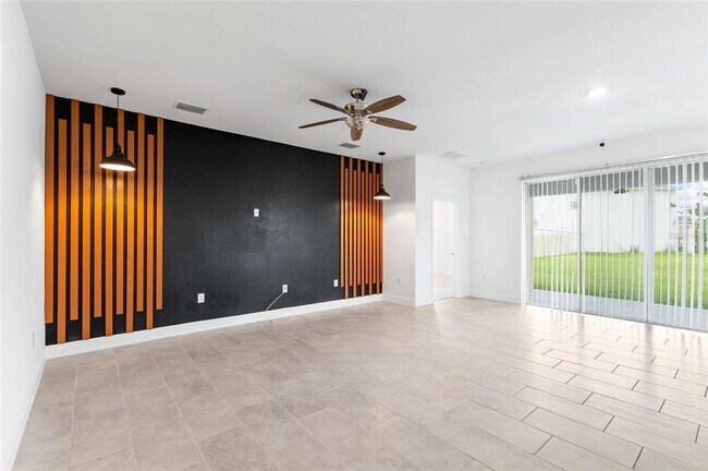 Building Photo - 33034 Sand Creek Dr