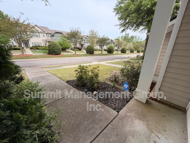 Building Photo - 180 Orchard Dr