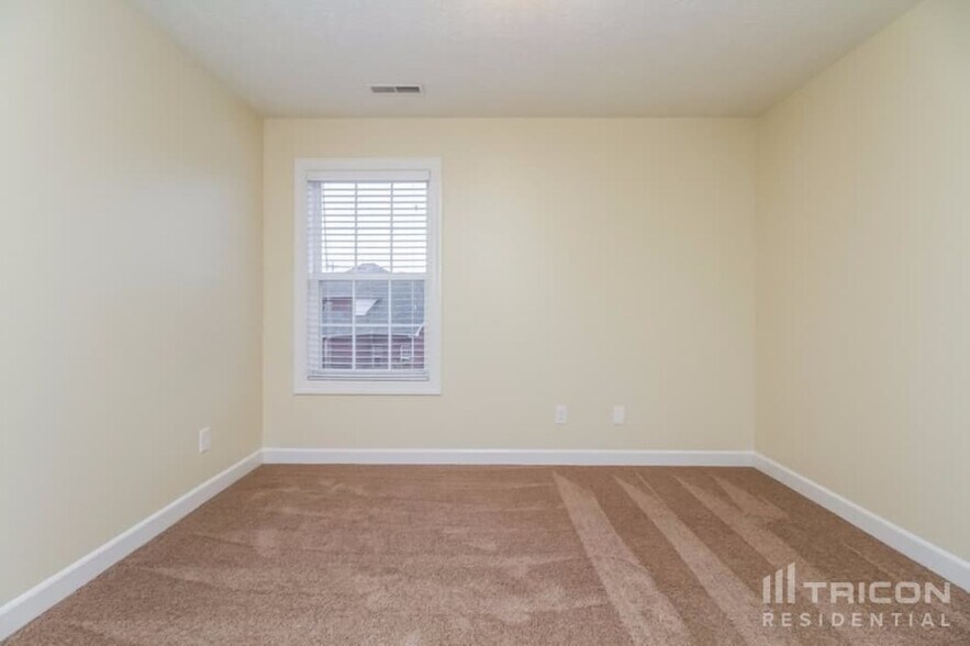 Building Photo - 707 Willow Cove Dr