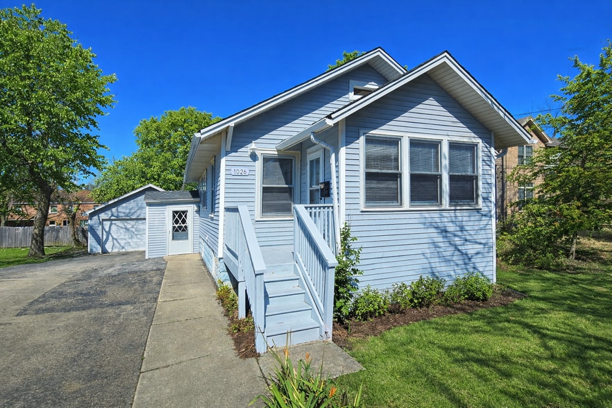 Exterior 2 - 1026 E Woodrow Ave