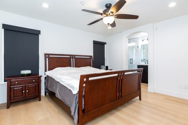 Building Photo - 3 Bedroom Townhome in the Escala Community of Mission Valley