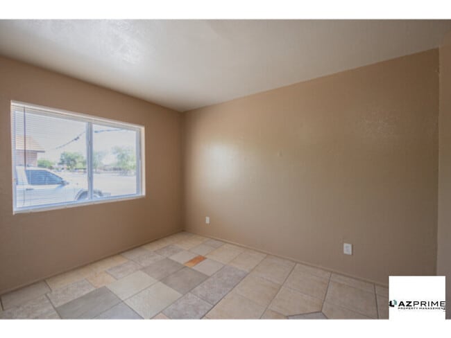 Building Photo - $250 OFF 1ST MONTH'S RENT MOVE IN SPECIAL!...