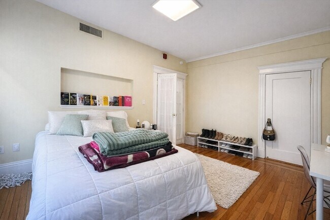 Building Photo - 466 Commonwealth Ave