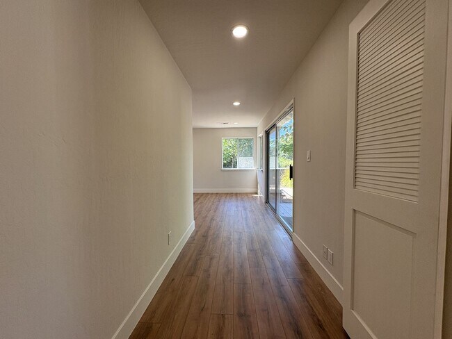 Building Photo - Modern Oasis in the Heart of Los Altos – U...