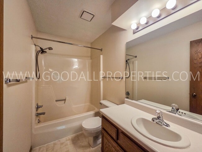 Building Photo - 1104 Prairie View Dr