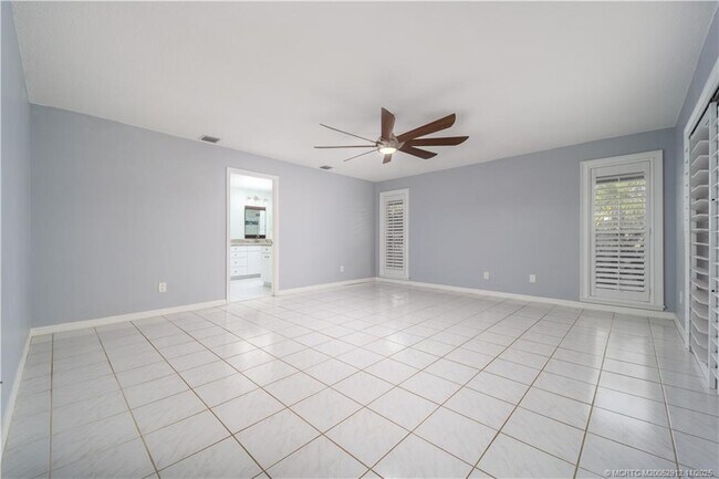 Building Photo - 7 Oakwood Dr