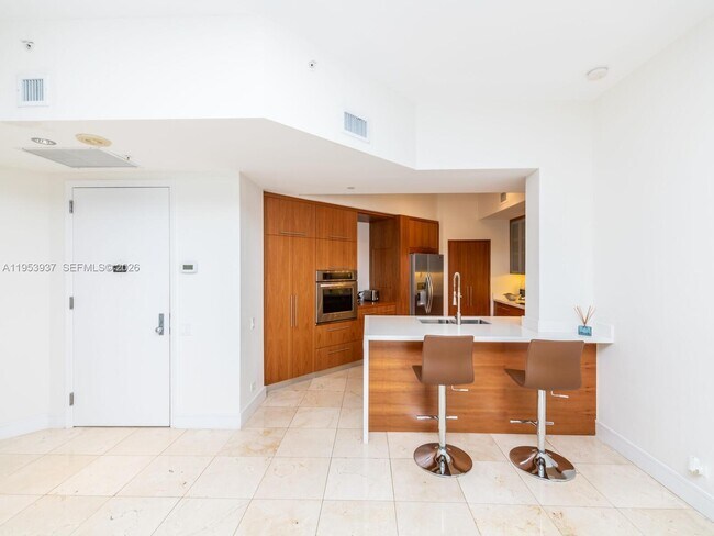 Building Photo - 888 Brickell Key Dr