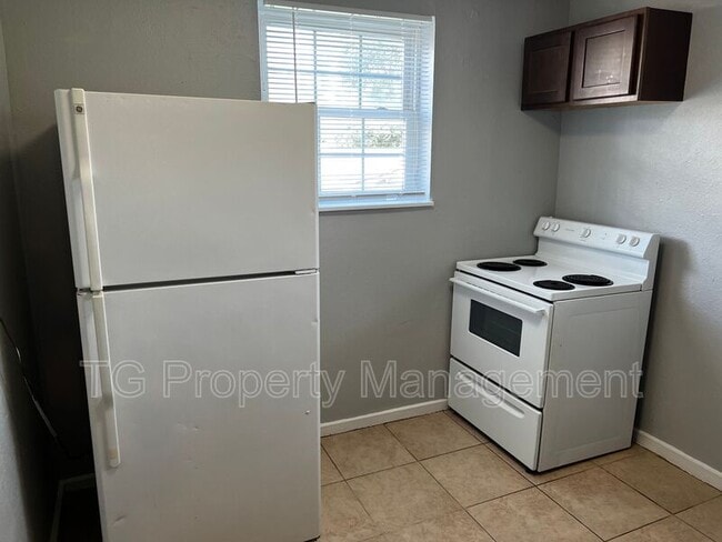 Building Photo - 2821 Moncrief Rd