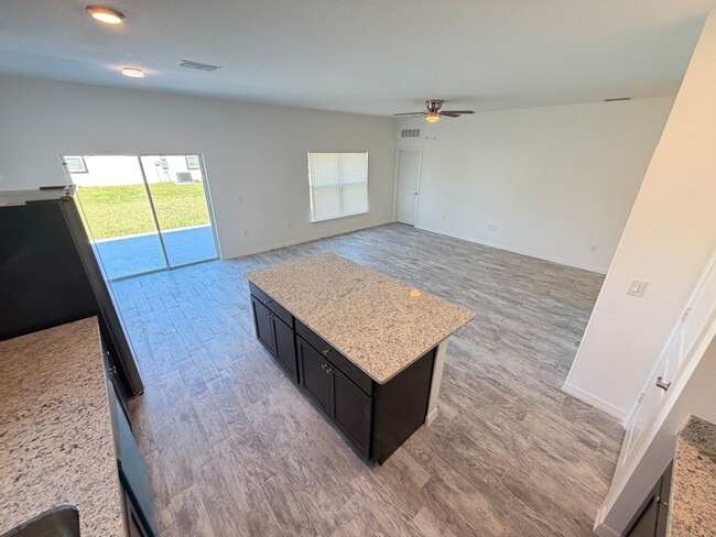 Building Photo - 2810 Felda Ave