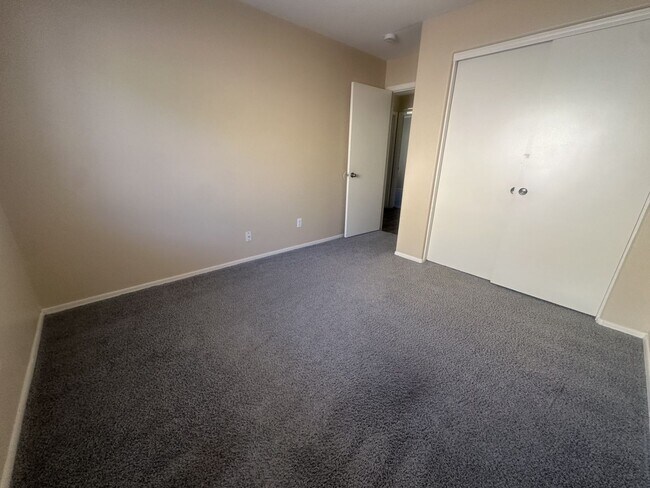 Building Photo - Rare single-level home offers 5 bedrooms and a versatile floor plan designed for comfortable living