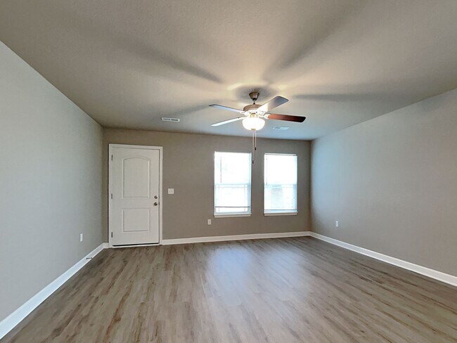 Building Photo - Charming 3Beds, 2Bath Home in Blue Springs with Garage Parking