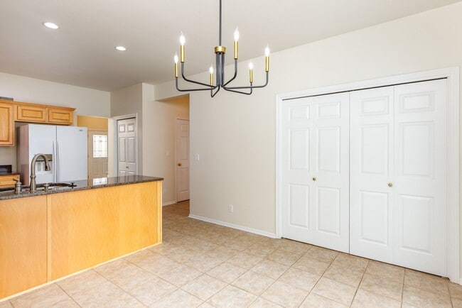 Building Photo - 2620 Camden Dr