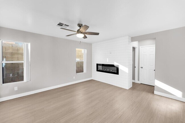 Building Photo - Stunning Remodeled Summerlin Home!