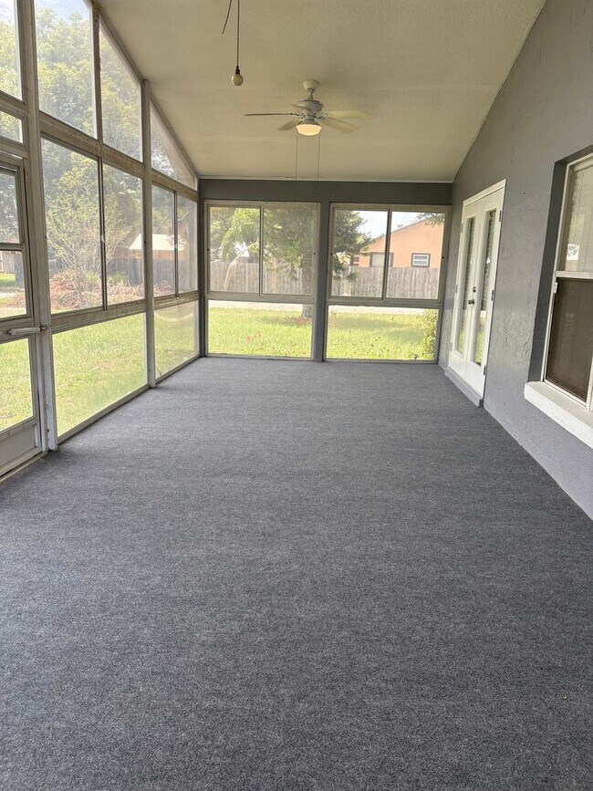 Building Photo - Cute Mt Dora Home, Great location. Many up...