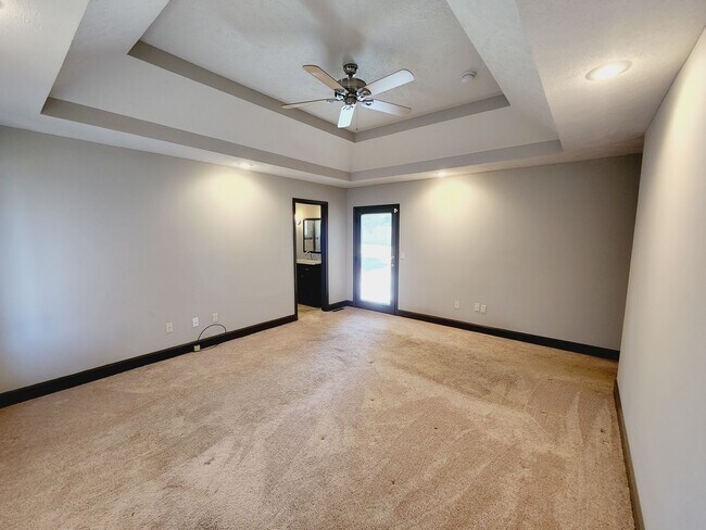 Building Photo - Spacious & Unique in Twin Oaks, Southwest ...