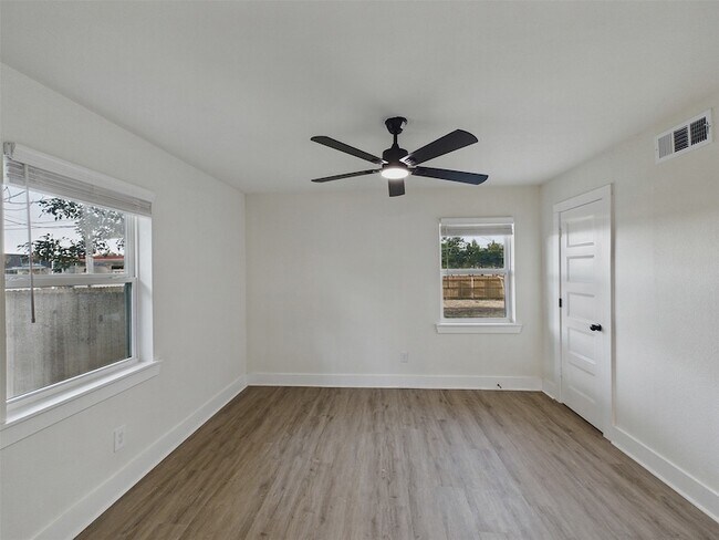 Building Photo - 6405 Seco Blvd