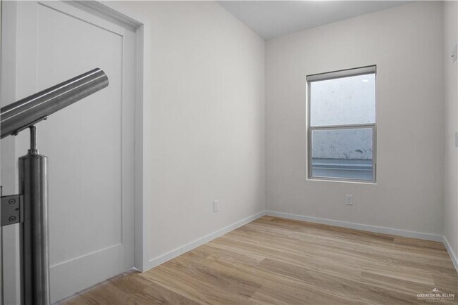 Building Photo - 17 N 5th St