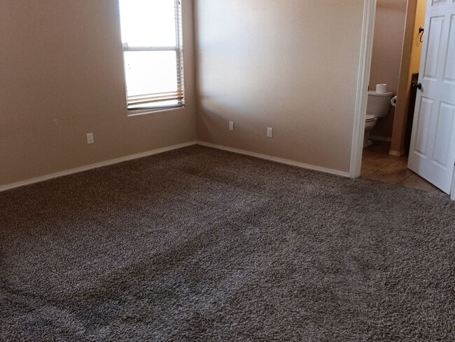 Building Photo - 4 Bedroom, 2 Bathroom! Lovely Home Coming Soon!