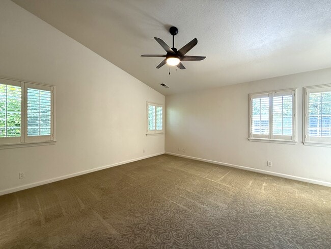 Building Photo - 19 Goldeneye Ct