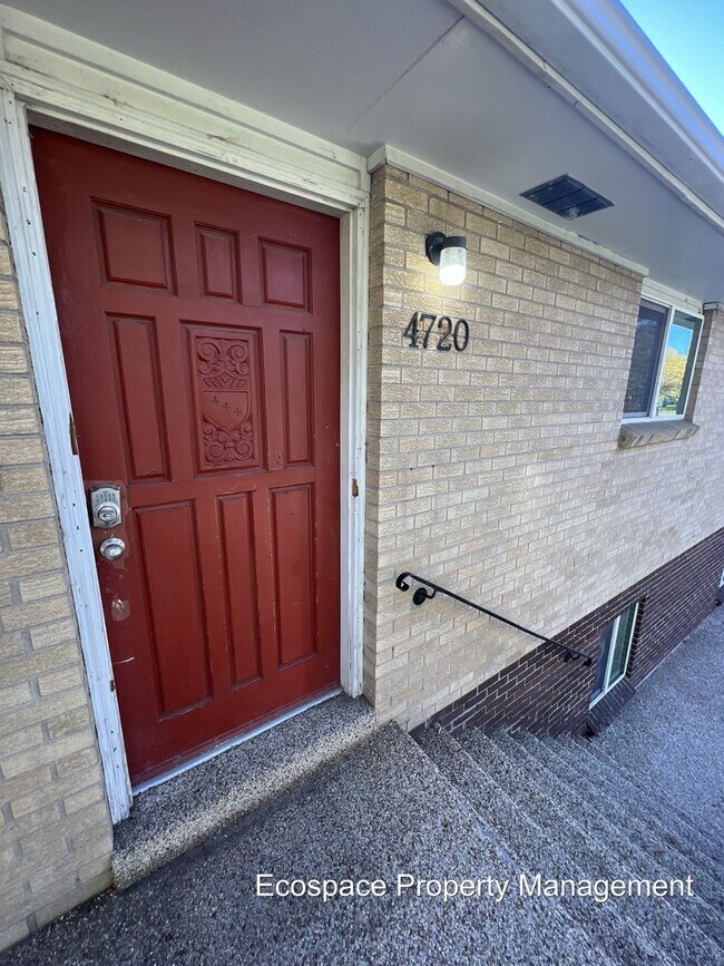 Building Photo - Bright & Beautiful 2-bedroom 1 Bath Across...