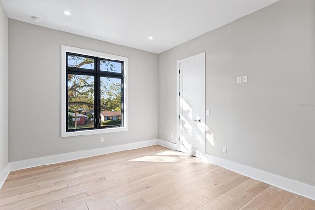 Building Photo - 2106 S Cortez Ave