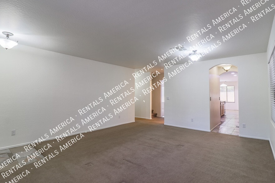 Building Photo - 10606 W La Reata Ave