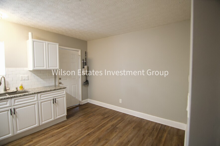 Building Photo - 213 Midland Ave