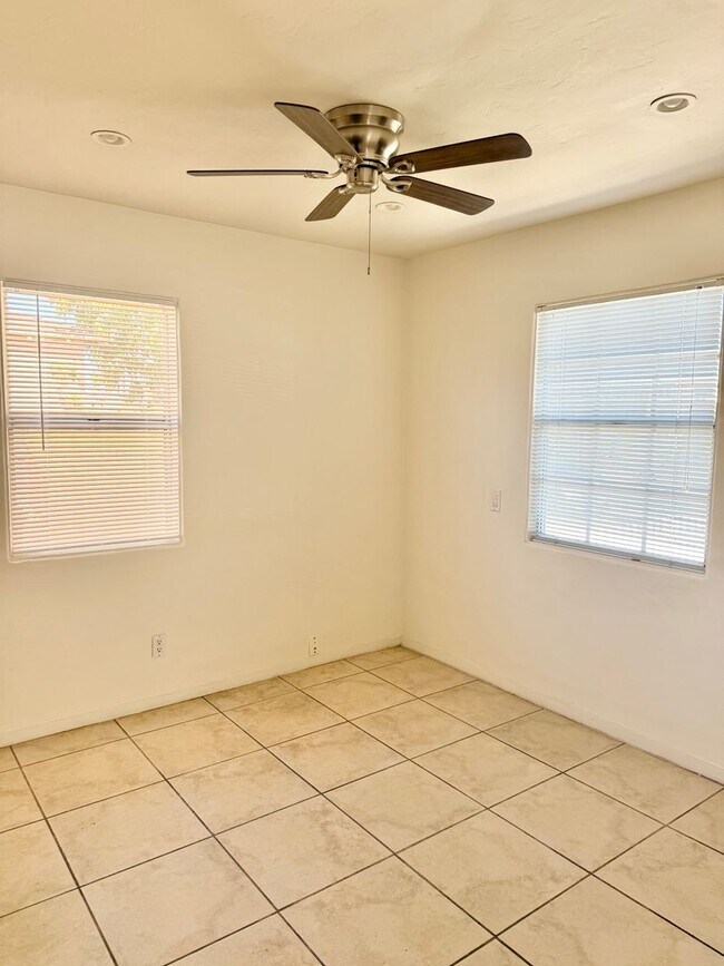 Building Photo - 658-660 S Johnson Ave