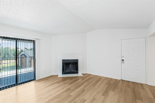 Building Photo - 4600 W Pioneer Dr