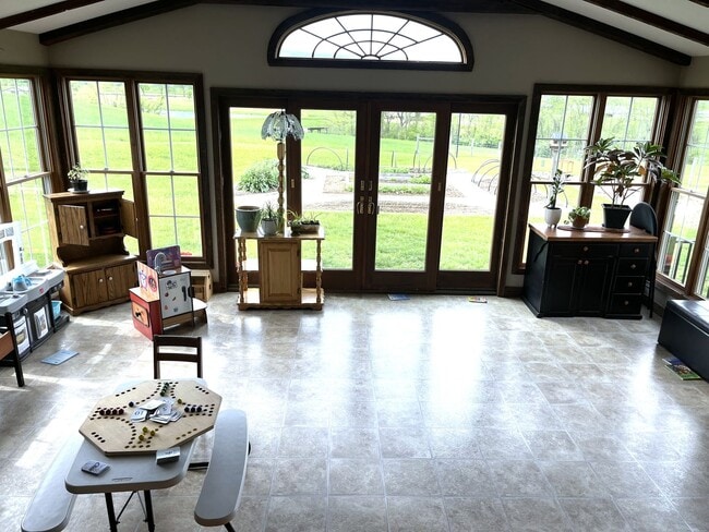 Building Photo - Spacious 4BR/3.5BA Single Family Home on 2...